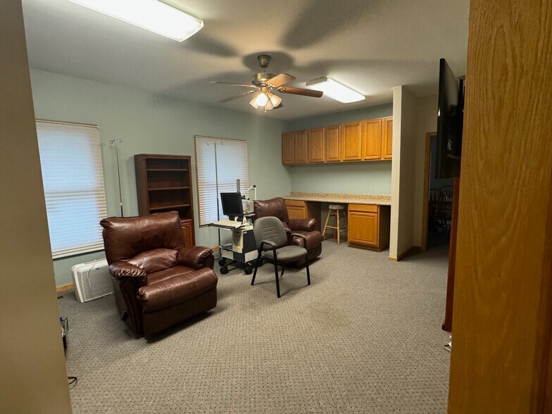 More Photos Of 3300 Commerce Dr, Dekalb Medical For Lease