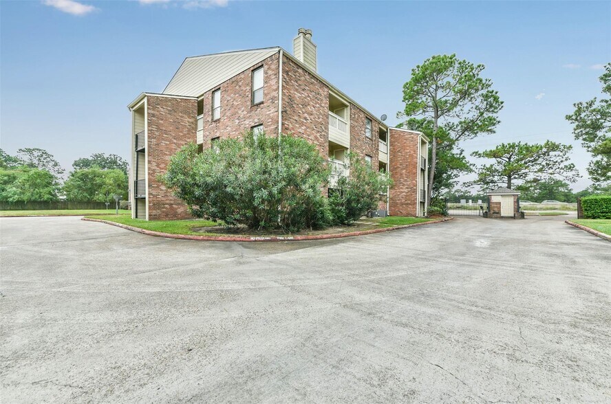 More Photos Of , Dickinson Multifamily For Sale