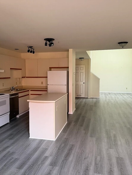 More Photos Of 1006 Harris Ave, Bellingham Storefront Retail Residential For Sale