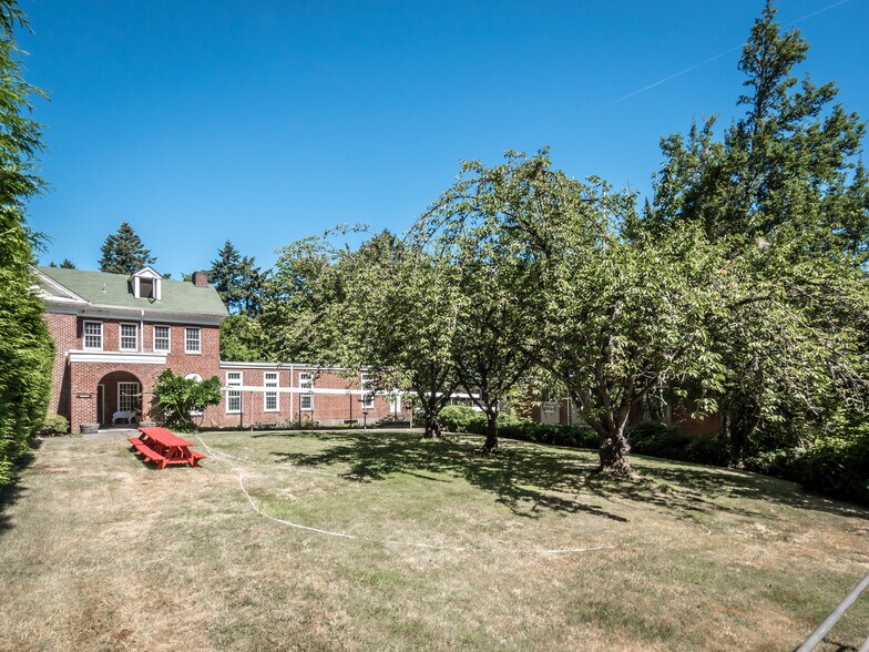 More Photos Of 2640 NW Alexandra Ave, Portland Specialty For Sale