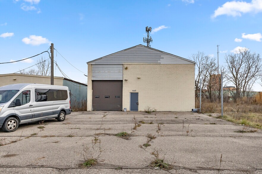 More Photos Of 15306 Rosa Parks Blvd, Detroit Warehouse For Sale