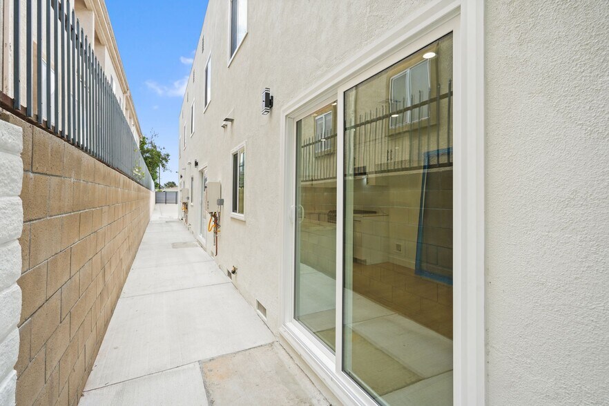 More Photos Of 7010 Lennox Ave, Van Nuys Apartments For Sale