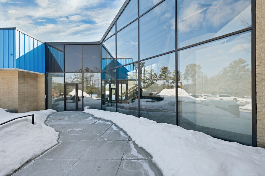 More Photos Of 41 Simon St, Nashua Flex For Lease