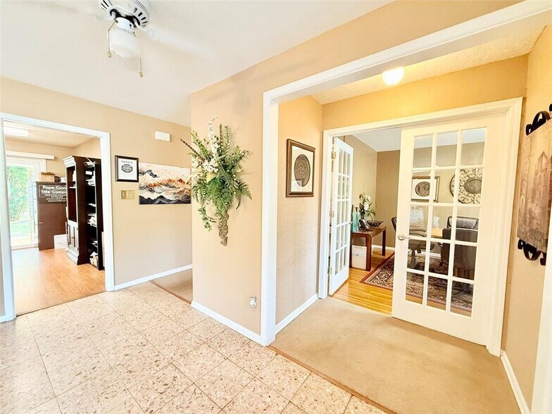 More Photos Of 2802 W Main St, Russellville Office For Sale