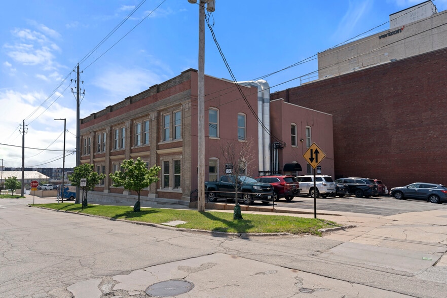 More Photos Of 526 2nd Ave SE, Cedar Rapids Office For Sale