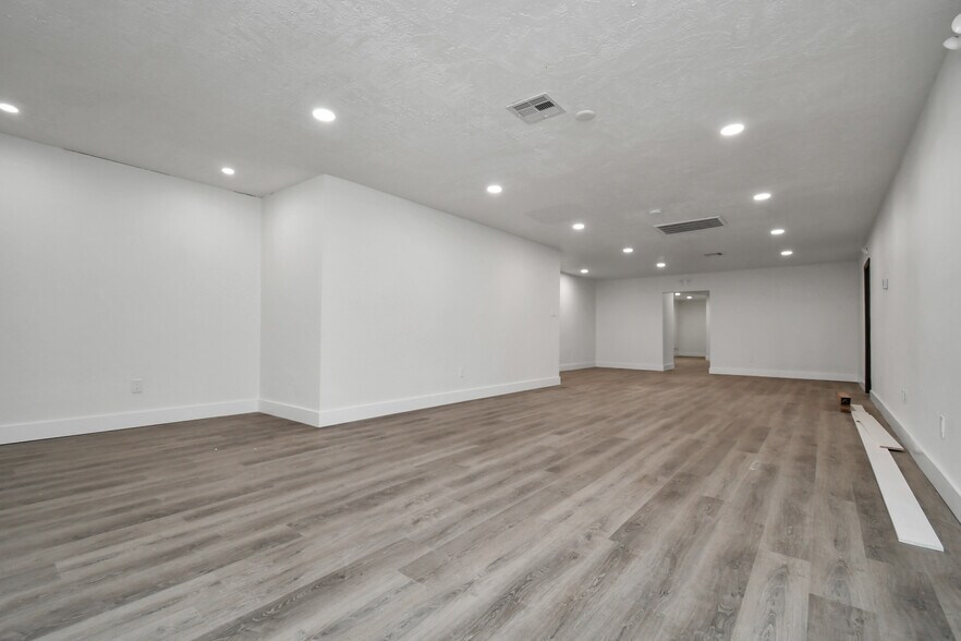 More Photos Of 421 Little York Rd, Houston Truck Stop For Lease