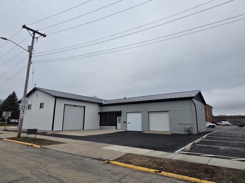 More Photos Of 519 Lincoln Ave, Rochelle Freestanding For Sale