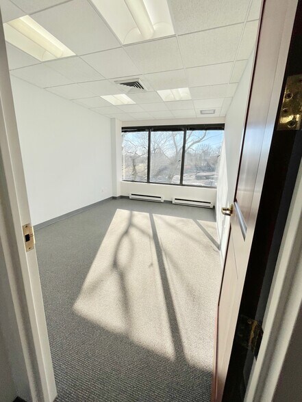 More Photos Of 81 Holly Hill Ln, Greenwich Office For Lease