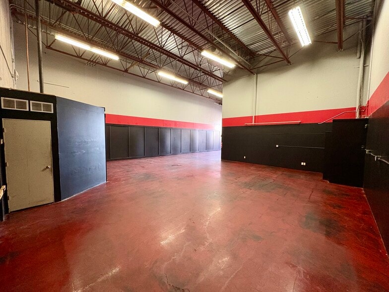 More Photos Of 1952 Kingsway Ave, Port Coquitlam Warehouse For Lease