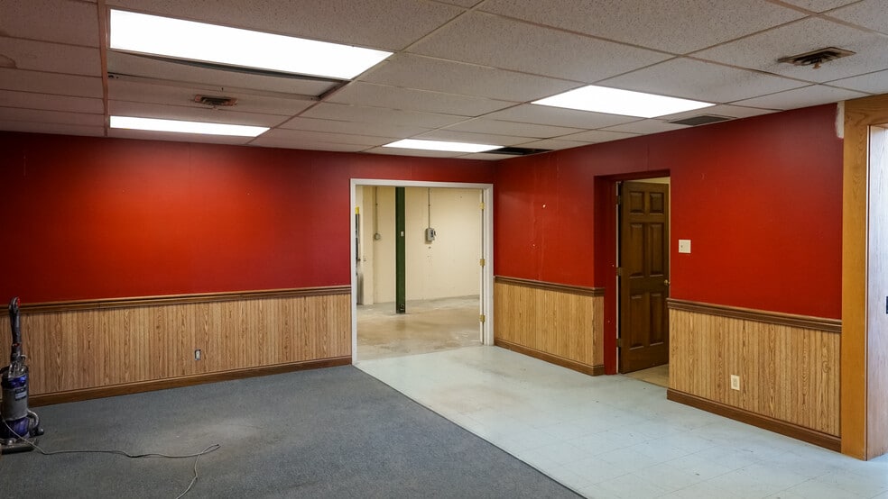 More Photos Of 8045 Colerain Ave, Cincinnati Office For Lease