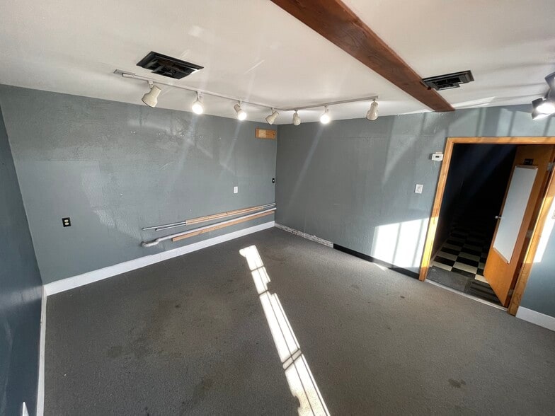 More Photos Of 3310-3320 S Knox Ct, Englewood Research And Development For Lease