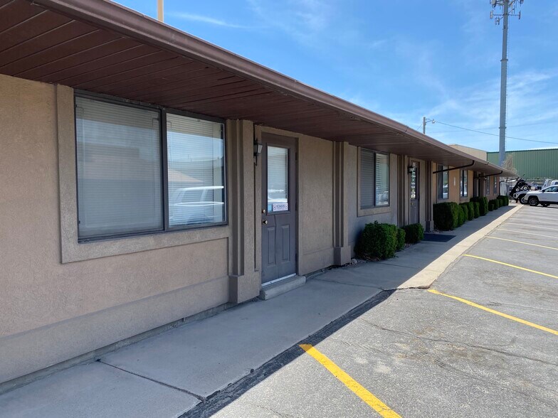 More Photos Of 1455-1463 W Center St, Orem Showroom For Lease