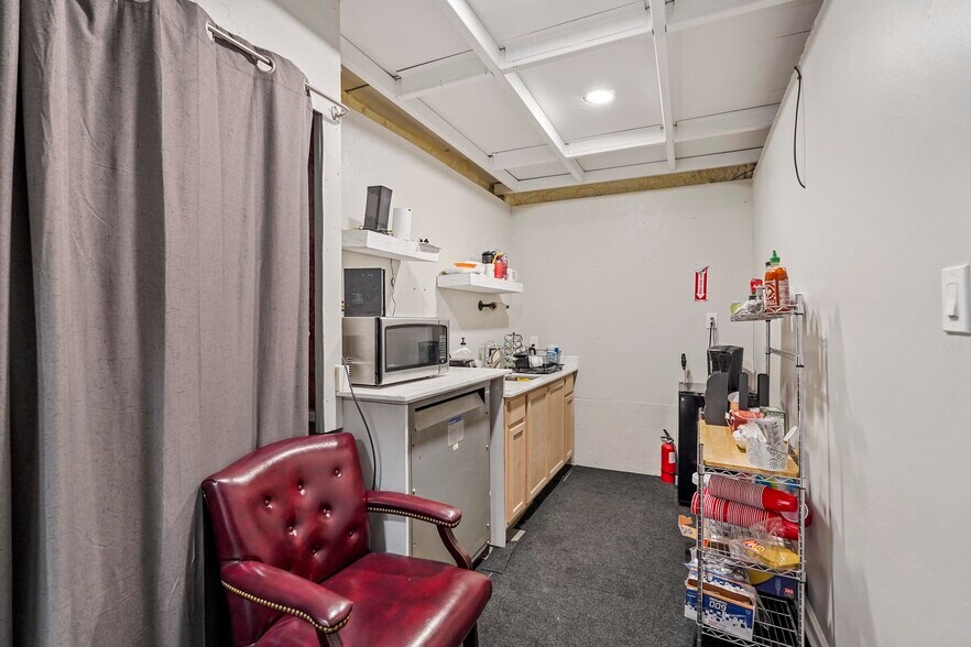 More Photos Of 4250 I-30 E, Rockwall Showroom For Sale