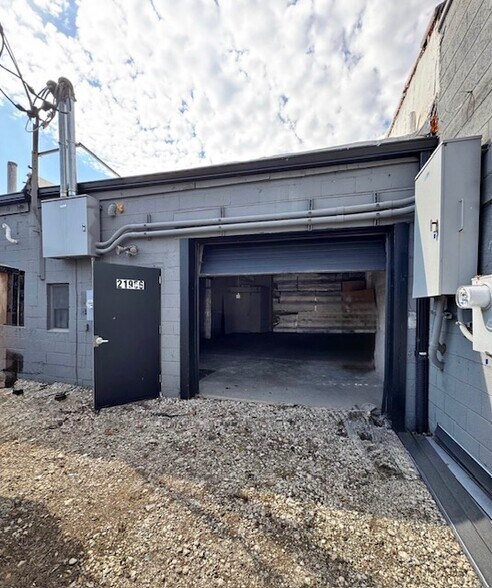 More Photos Of 21950-21956 Schoenherr Rd, Warren Warehouse For Lease