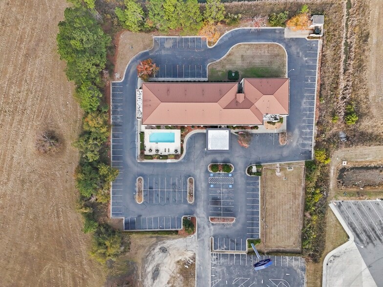 More Photos Of 1500 W 4th St, Adel Hotel For Sale