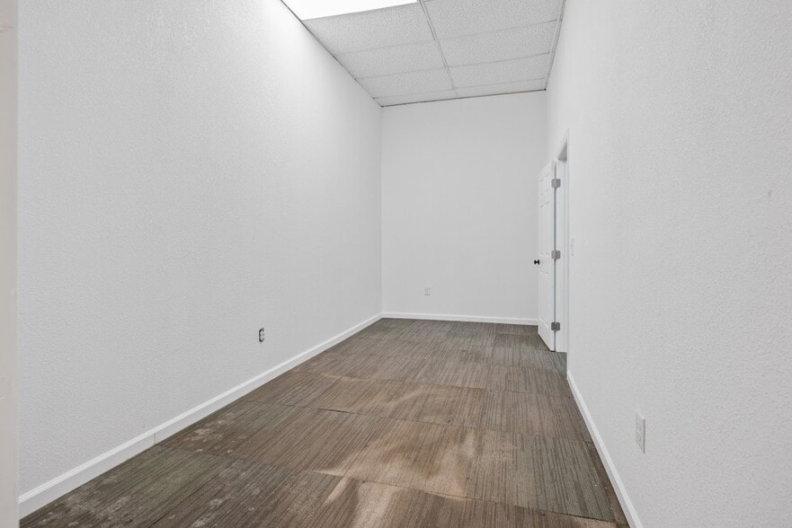 More Photos Of 4828 W Jackson St, Pensacola General Retail For Sale