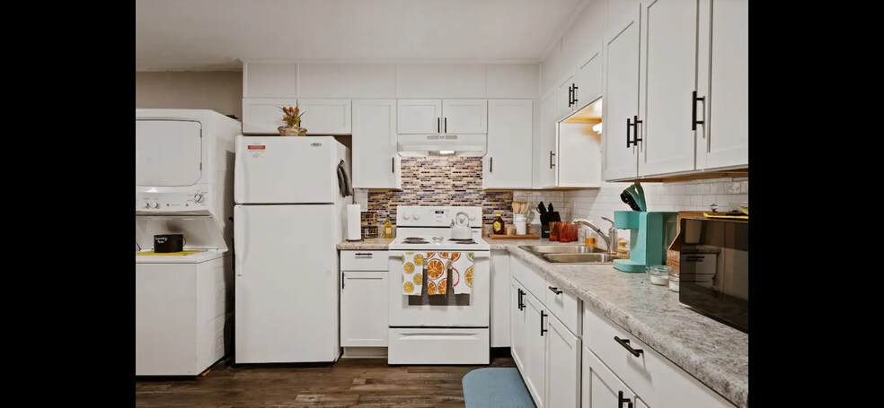 More Photos Of 2001 N 61st Ave, Pensacola Apartments For Sale