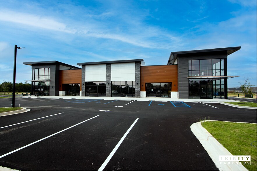 More Photos Of 565 Spears Creek Church Rd, Elgin Storefront Retail Office For Lease