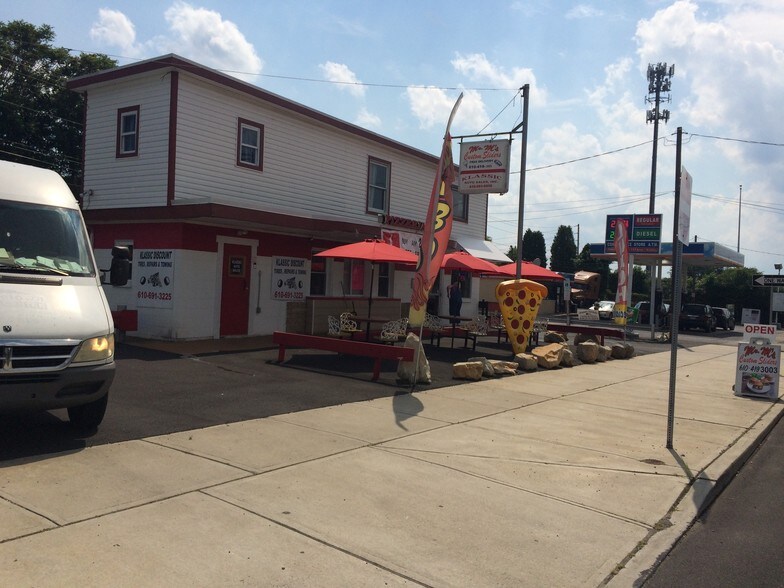 More Photos Of 1130 Pembroke Rd, Bethlehem Storefront Retail Residential For Lease