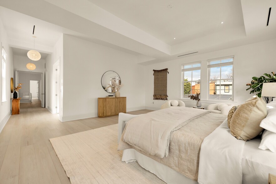 More Photos Of 329 8th St NE, Washington Office For Sale