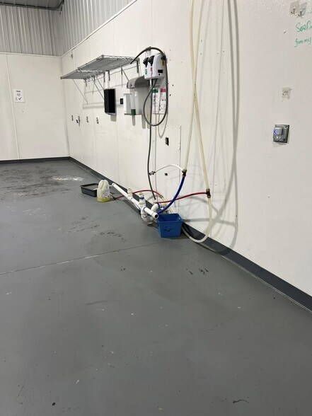 More Photos Of 8511 S Regency Dr, Tulsa Manufacturing For Lease