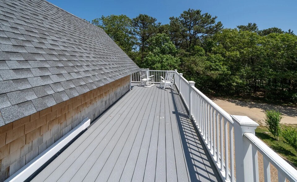 More Photos Of 9 Brunswick Ave, Vineyard Haven Specialty For Sale