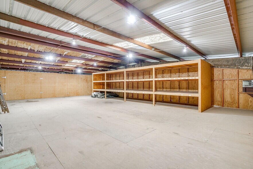 More Photos Of 1600 FM 3433, Newark Warehouse For Sale