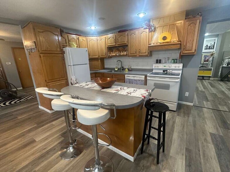 More Photos Of 810 E US Hwy 275, Ewing Hotel For Sale