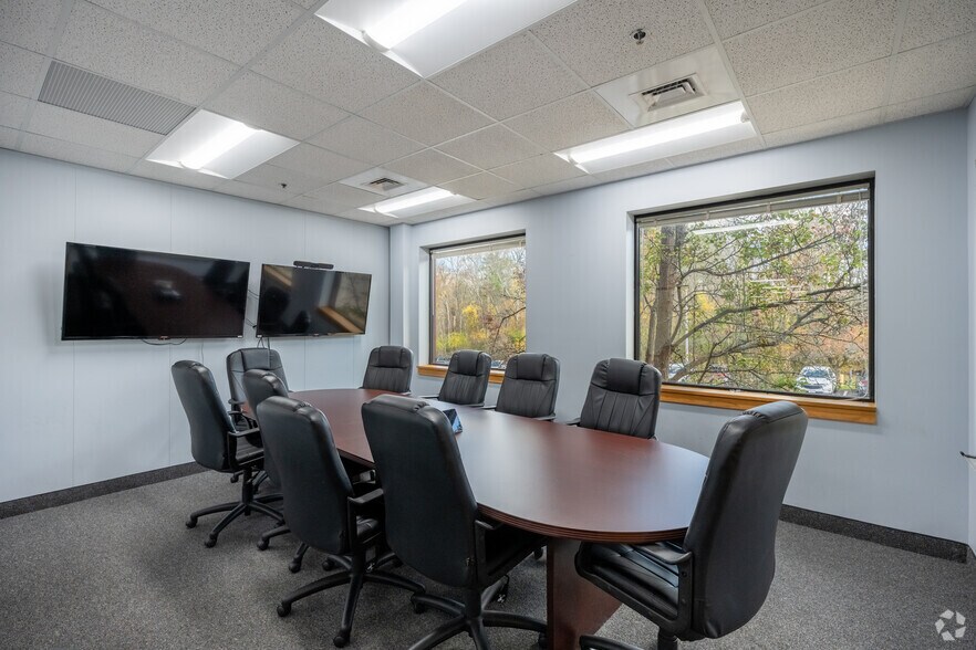 More Photos Of 35 Parkwood Dr, Hopkinton Office For Lease