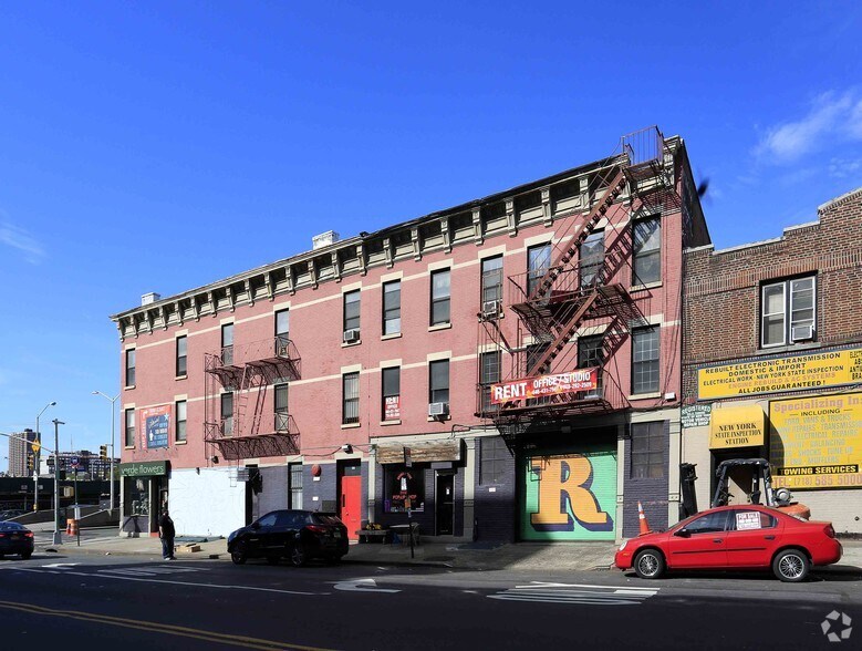 More Photos Of 127 Lincoln Ave, Bronx Office For Lease