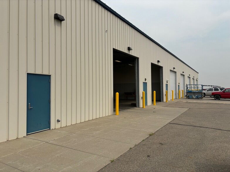 More Photos Of 111 NE 45th Ave, Minot Showroom For Lease