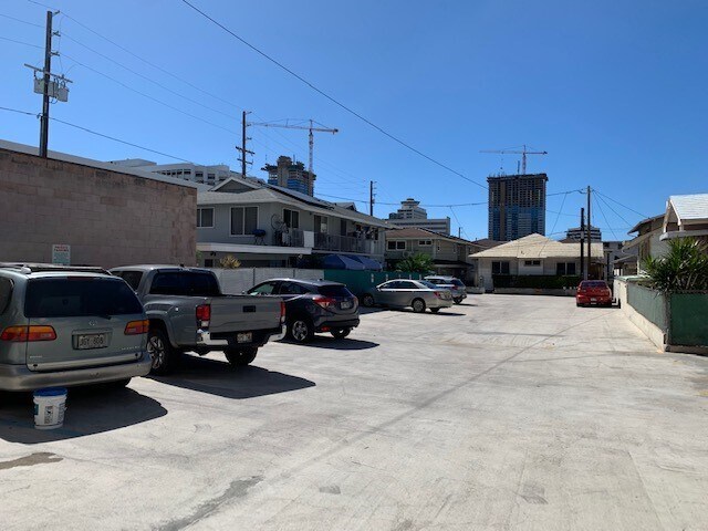 More Photos Of 1289 S King St, Honolulu Storefront Retail Office For Lease