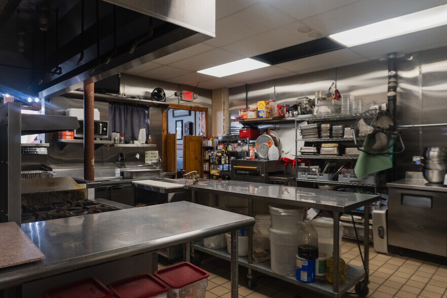 More Photos Of 3927-3929 Ames Ave, Omaha Storefront Retail Residential For Lease