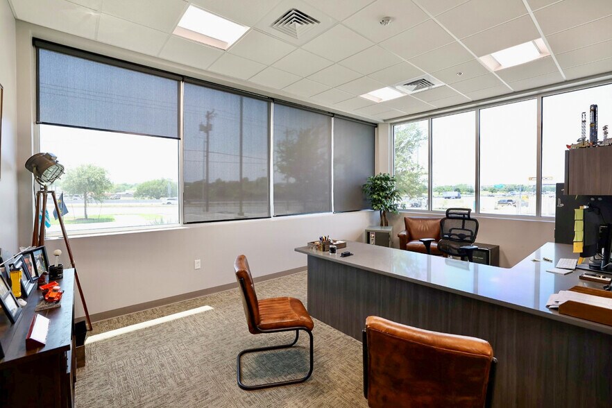 More Photos Of 16445 N Interstate 35, Pflugerville Warehouse For Sale