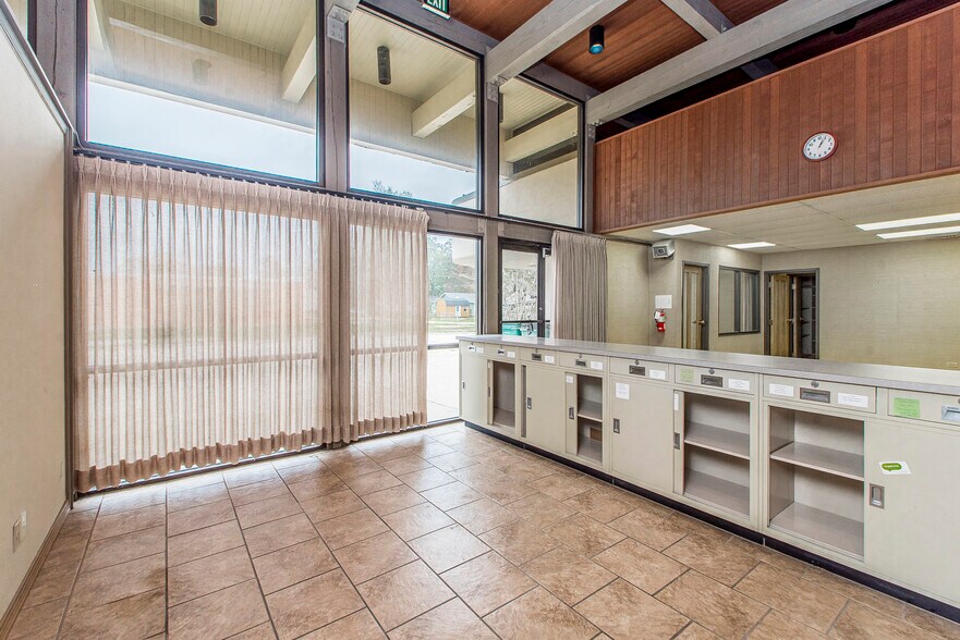 More Photos Of 724 Avenue F, Bogalusa Office For Sale