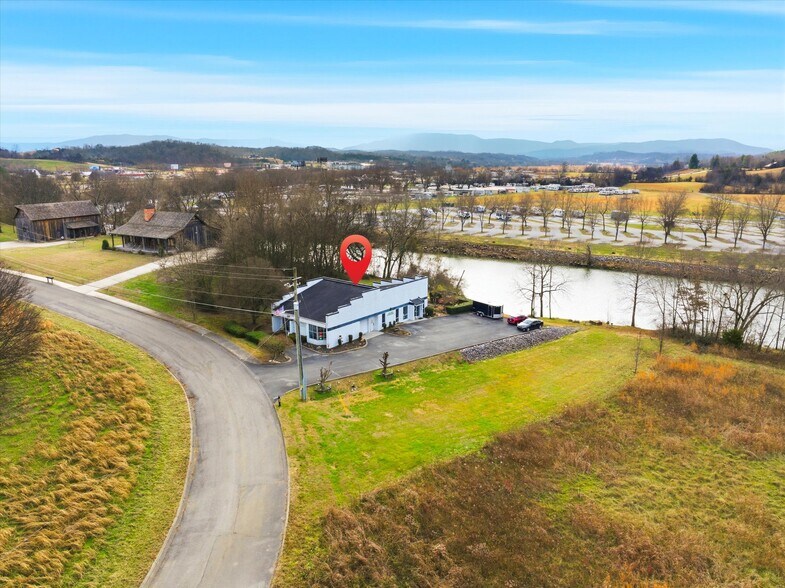 More Photos Of 2376 Business Center Cir, Sevierville Freestanding For Sale