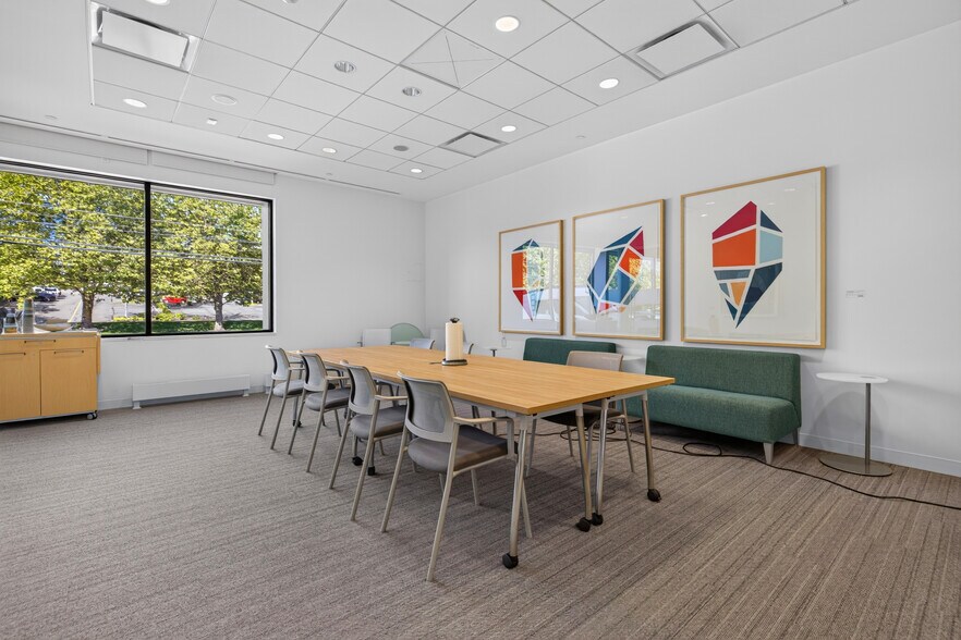 More Photos Of 18825 33rd Ave W, Lynnwood Office For Sale