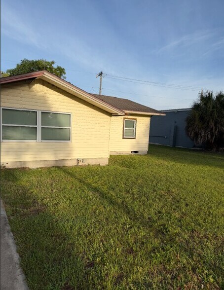 More Photos Of 1011 S Palm Ave, Palatka Office For Sale
