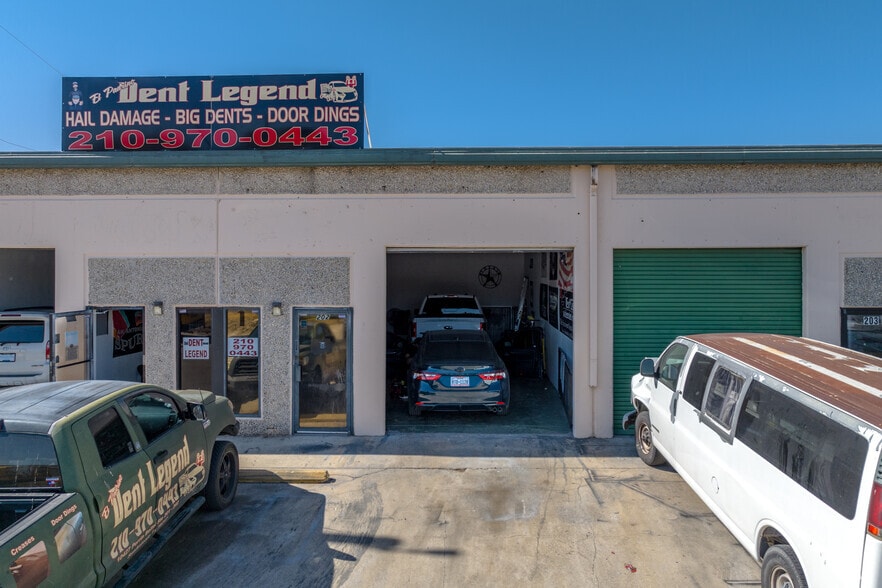 More Photos Of 10415 Perrin Beitel Rd, San Antonio Unknown For Lease
