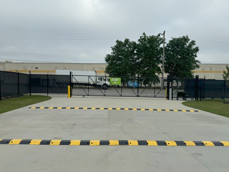 More Photos Of 5178 Citation Dr, Memphis Parking Lot For Lease