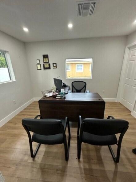 More Photos Of 1314 S Semoran Blvd, Orlando Office For Lease