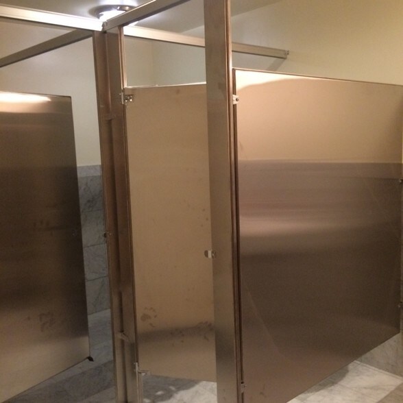 More Photos Of 300 E Main St, Remington Restaurant For Lease