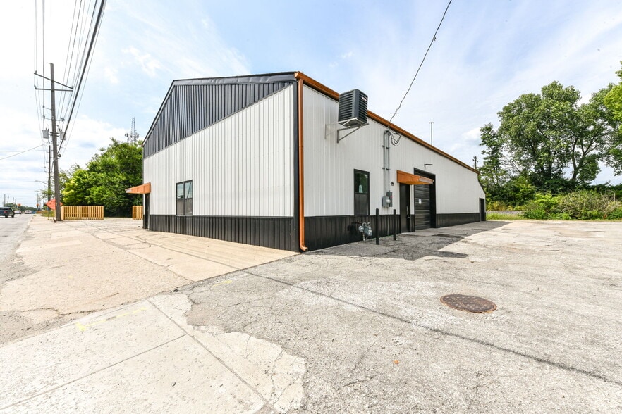 More Photos Of 3910 E 21st St, Indianapolis Auto Repair For Sale