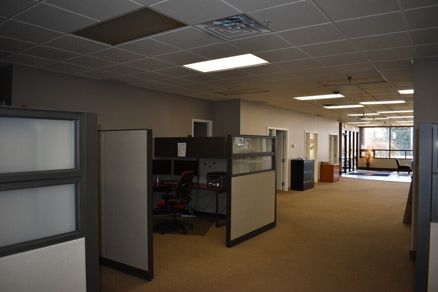 More Photos Of 1665 Enterprise Pky, Twinsburg Manufacturing For Lease