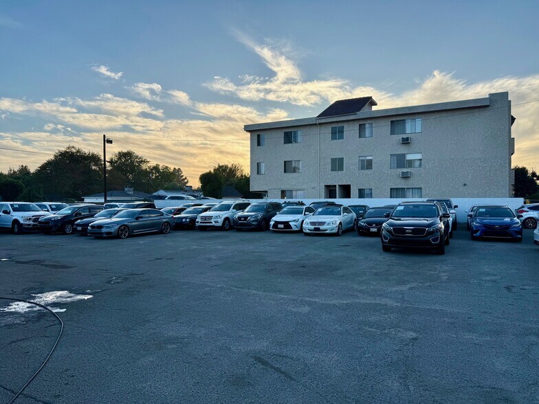 More Photos Of 15336 Vanowen St, Van Nuys Auto Dealership For Lease