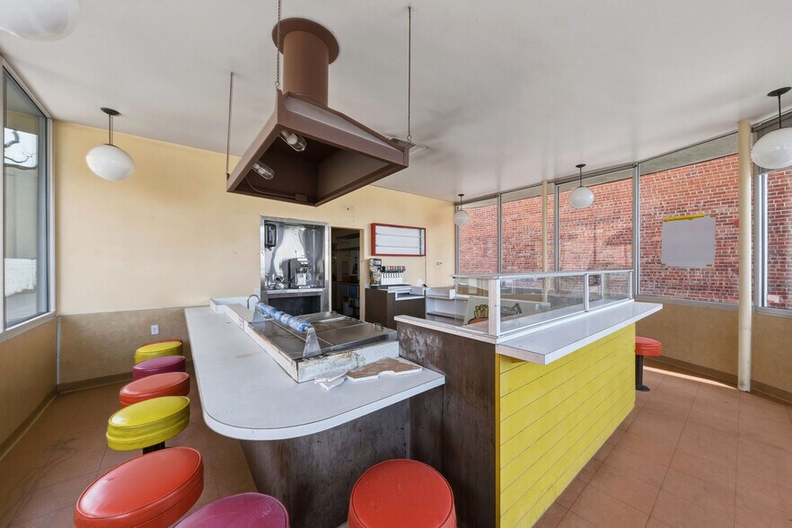 More Photos Of 951 C St, Hayward Fast Food For Sale