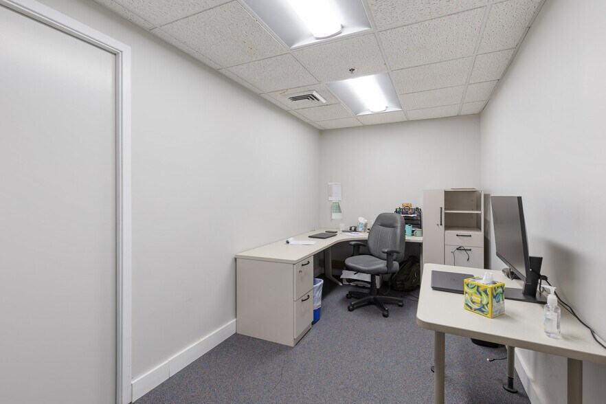 More Photos Of 19-25 Main St, Hartford Office Residential For Sale