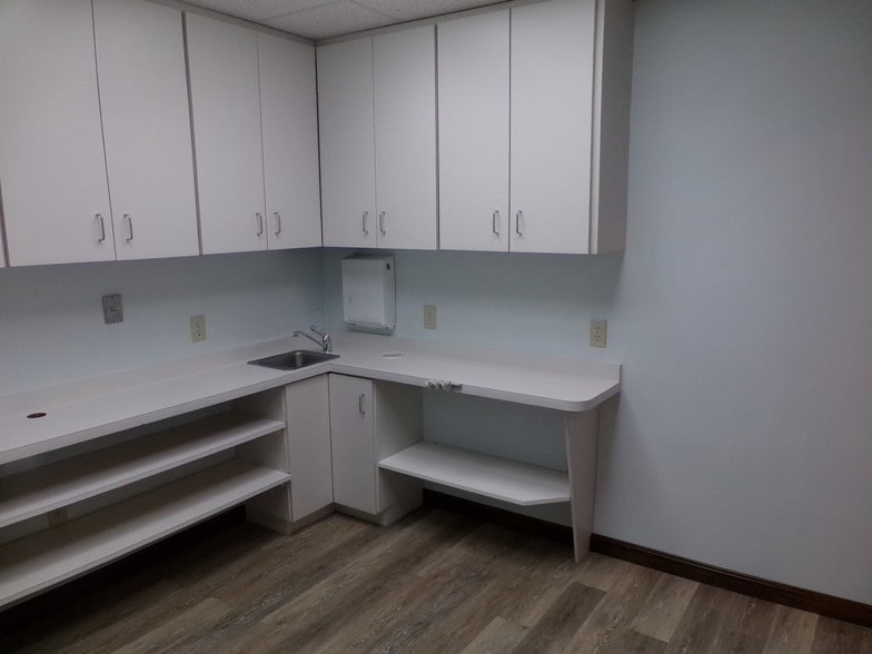 More Photos Of 401 Gilford Ave, Gilford Office For Lease