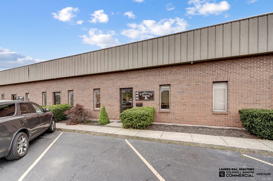 More Photos Of 400-460 Fame Rd, Dayton Light Distribution For Lease