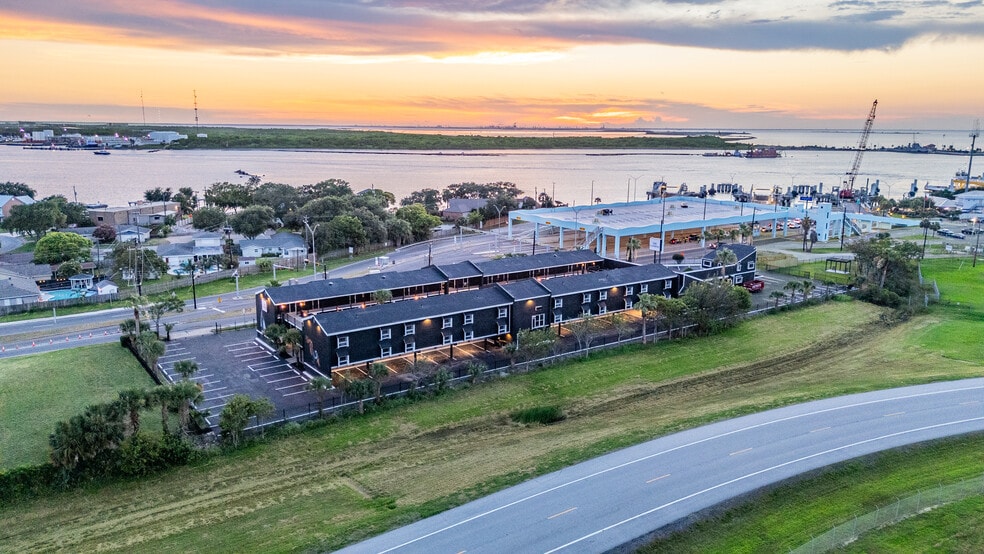 More Photos Of 928 Ferry Rd, Galveston Apartments For Sale